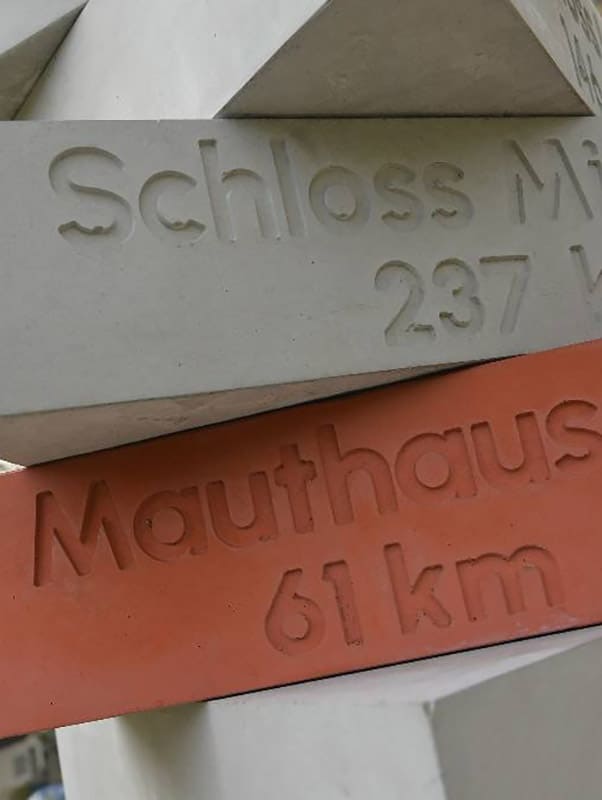 Mahnmal in Gedenken an KZ Mauthausen in Zusammenarbeit mit dem Gedenkbüro Mauthausen und den Künstlern Mischa Guttmann und Roman Spiess