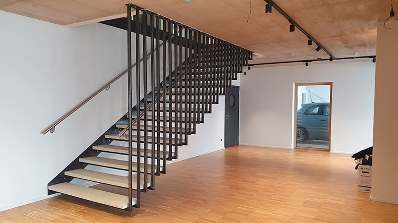 Freitragende Stufen mit Betonplatten, hergestellt von BK Forchtenstein