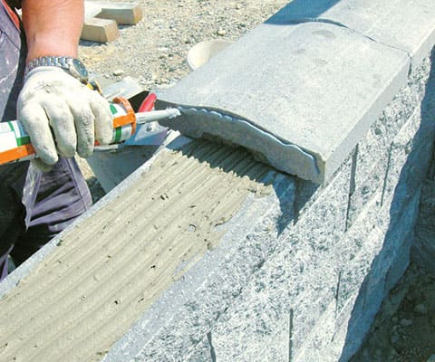 Verlegezubehör Kleber und Fugendichtmasse für Beton-Mauersteine und Terrassenplatten
