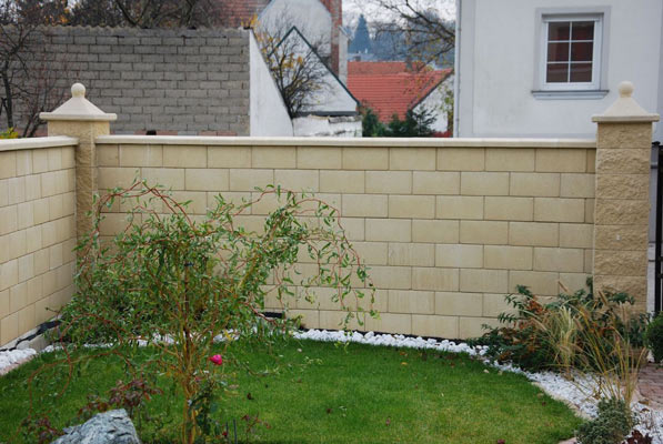 Gartenmauer Trennmauer Zaunmauer, gelb gespalten und glatt von BK
